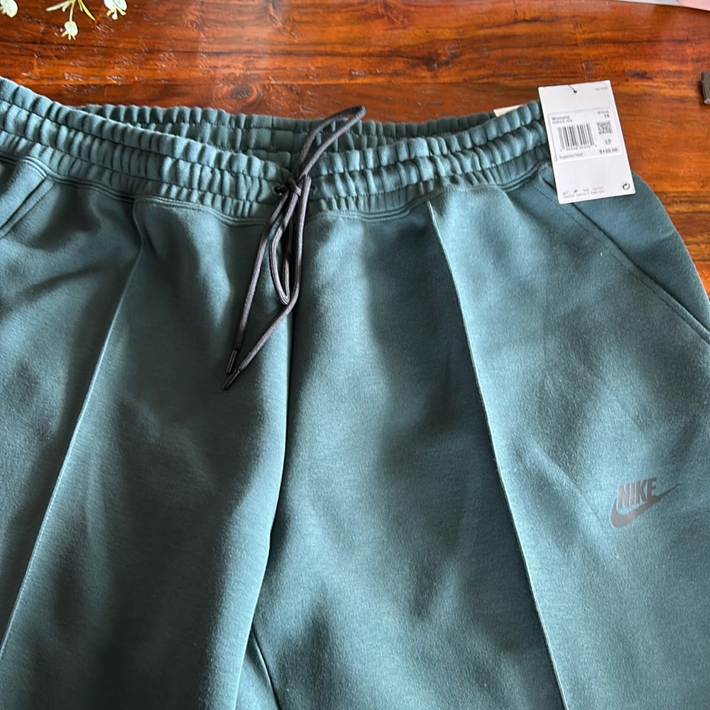 Nike tech women’s joggers